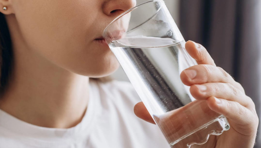 Алармантни знаци кои покажуваат дека на вашето тело итно му треба вода