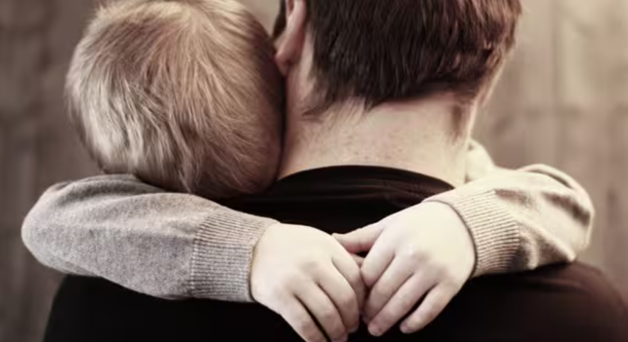 Неколку причини зошто почесто треба да ги гушкате вашите деца