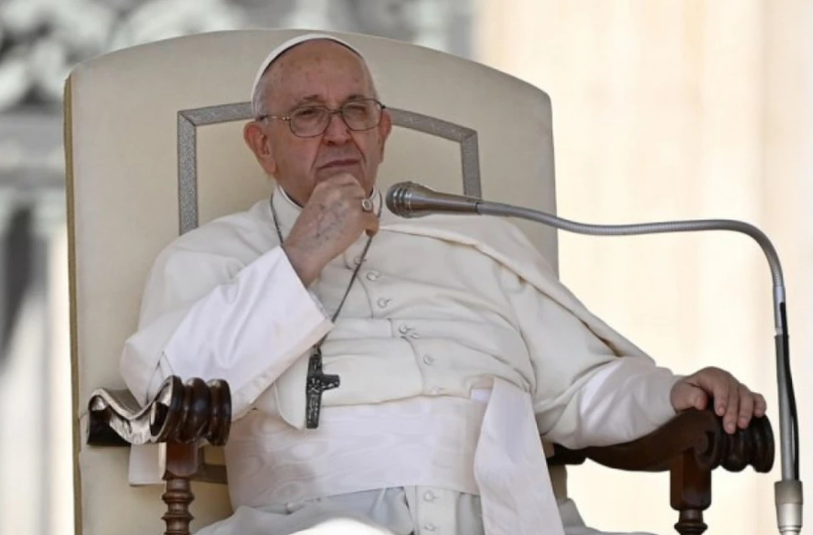 Папата долго време размислувал за својот погреб: Ова била неговата последна желба