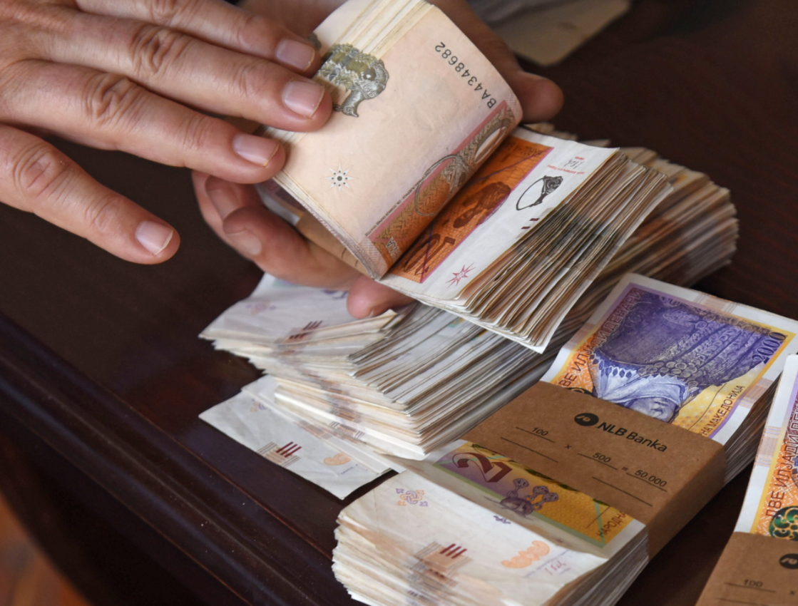 Просечната нето-плата во февруари изнесувала 43.053 денари – најголемата заработка е во овој сектор, со просечна плата од 83.409 денари