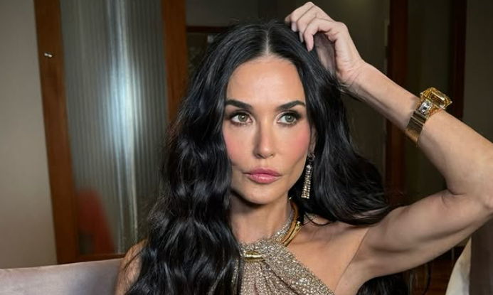 [ФОТО] Има 62 години и официјално е прогласена за најубавата жена на светот