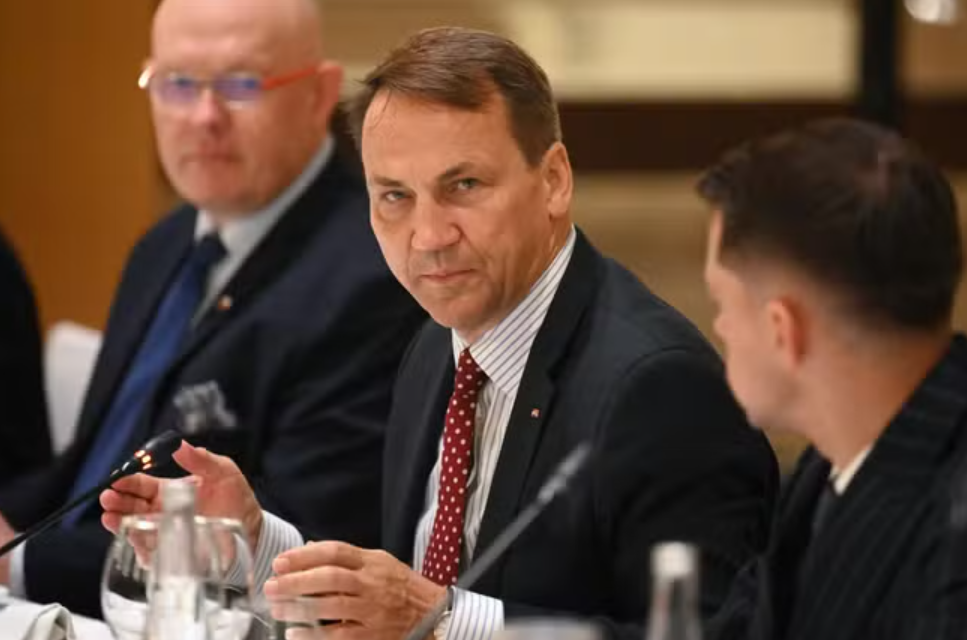 Полски министер со жестока критика до Путин: “Имате 11 временски зони, но и тоа не ви е доволно?”