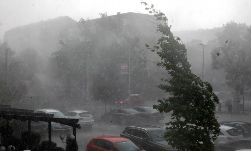 МЕТЕОРОЛОЗИТЕ ПРЕДУПРЕДУВААТ: Невреме од ниво 3 и се заканува на Македонија, еве за кои делови од земјава важи тоа