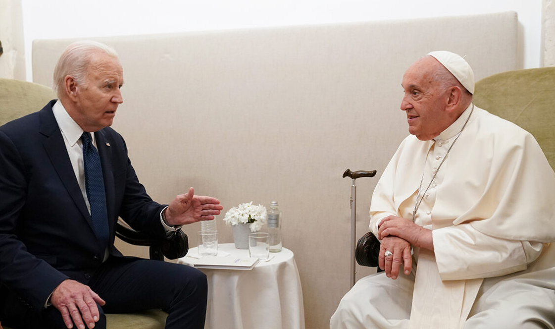 Поранешниот американски претседател Џо Бајден ќе присуствува на погребот на папата Франциск