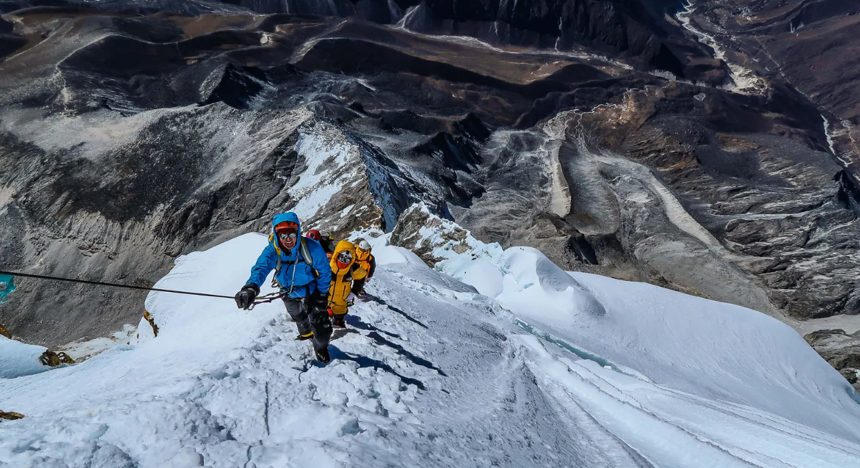 Непал воведува нови строги правила за искачување на Монт Еверест