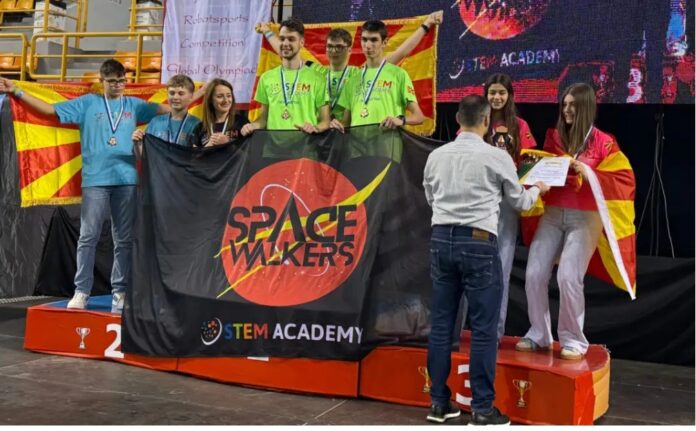 Македонските генијалци со тројна победа во роботика на Крит