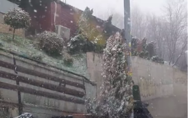 (ВИДЕО) Априлски снег вее на преминот Стража