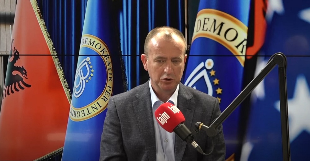 Таравари потврди дека разговарал со Ахмети, но само телефонски