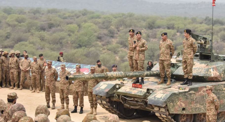Пакистан нападна две индиски бази, САД повикаа на намалување на тензиите меѓу нуклеарните ривали
