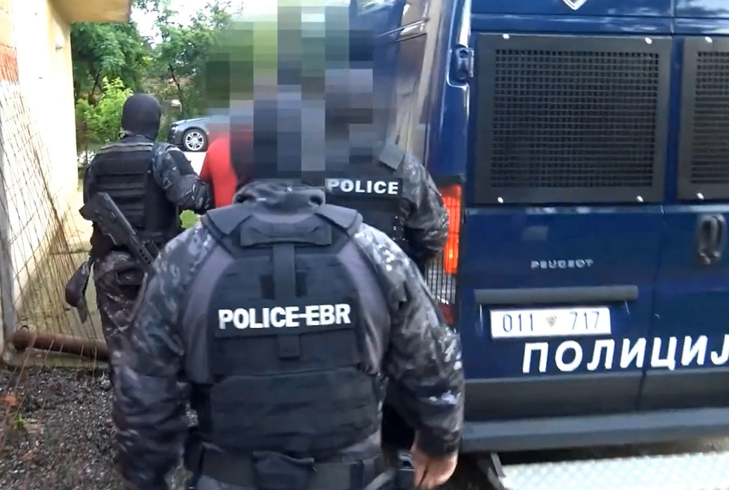 ЦЕЛ АРСЕНАЛ: Полицијата изврши претрес во Батинци, погледнете што пронајде [ФОТО]