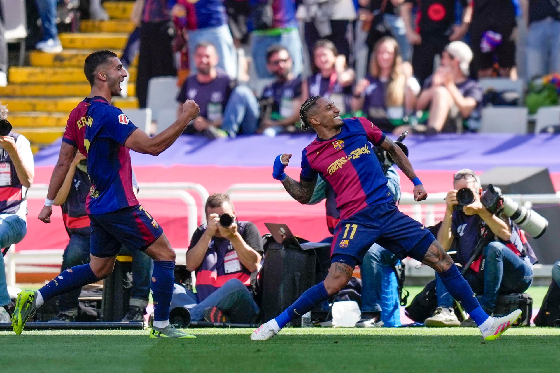 Барселона на чекор до титулата по спектакуларен триумф над Реал Мадрид