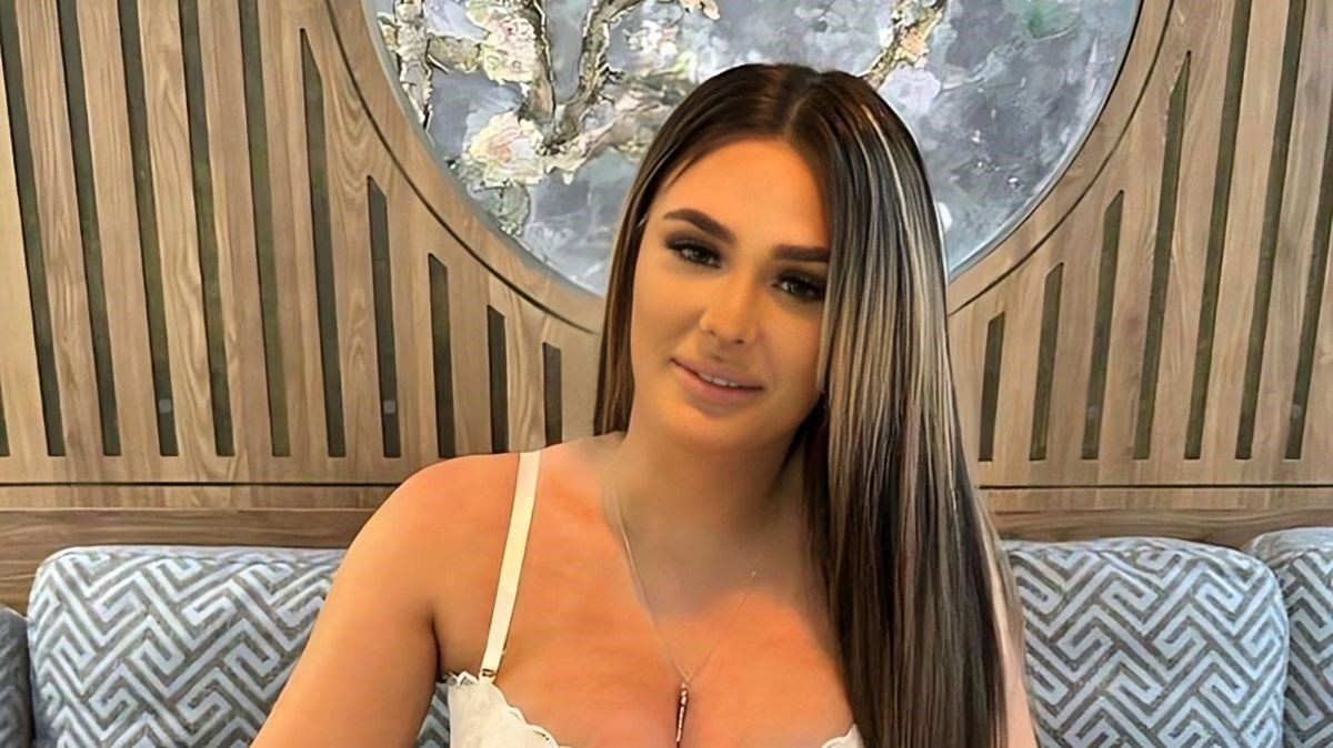 [ФОТО] Млада Британка фатена со 46 килограми дрога во Шри Ланка