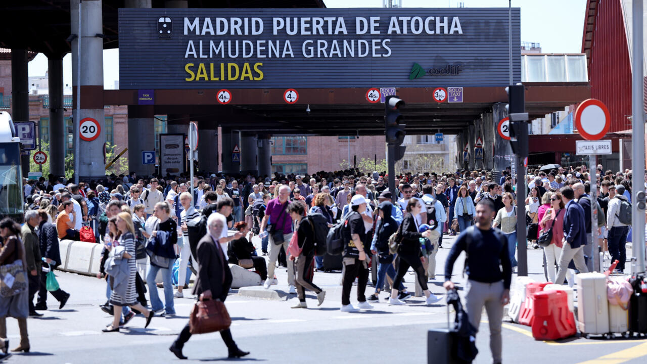 Нови проблеми за Шпанија, овој пат со комуникацијата: По масовен прекин на мрежата, милиони луѓе останаа без сигнал