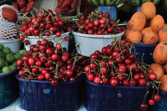 На бугарските пазари, турските цреши се продаваат за 40 евра по килограм