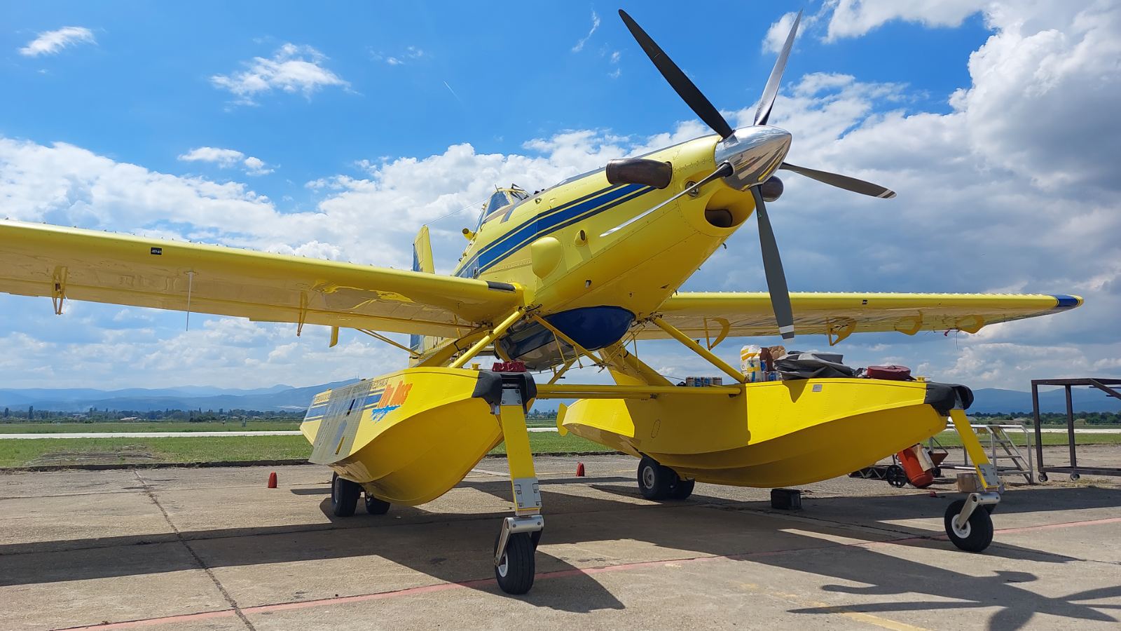ДЗС: Еден „ер трактор“ за гасење пожари се врати од сервис во Македонија