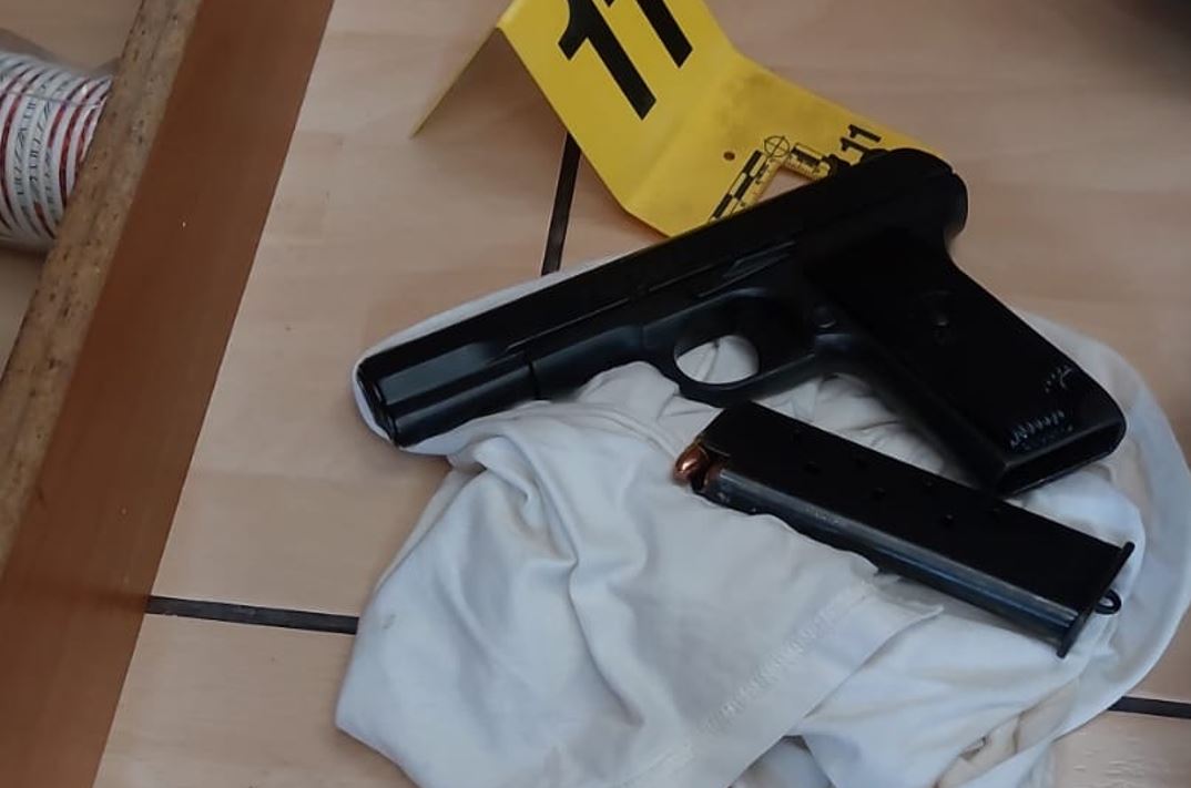 Претрес во Дебар, пронајдени оружје и муниција, приведено едно лице