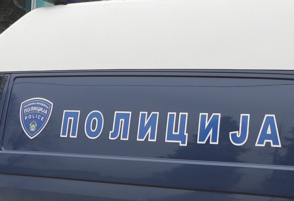 ПОЛИЦАЕЦ ПРИ СООБРАЌАЈНА КОНТРОЛА ОБЉУБИЛ ДЕВОЈКА ВЛЕГУВАЈЌИ Ѝ ВО КОЛА, Ѝ РЕКОЛ „ЈАС МОРА ДА ПИПНАМ“