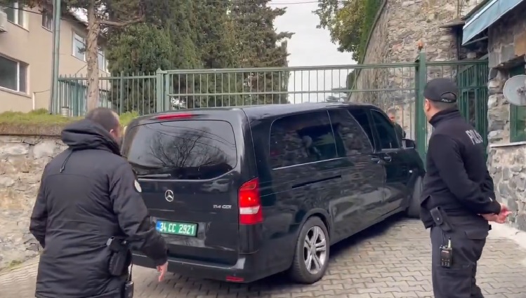 Русите пристигнаа на преговорите во Турција, украинската делегација задоцни