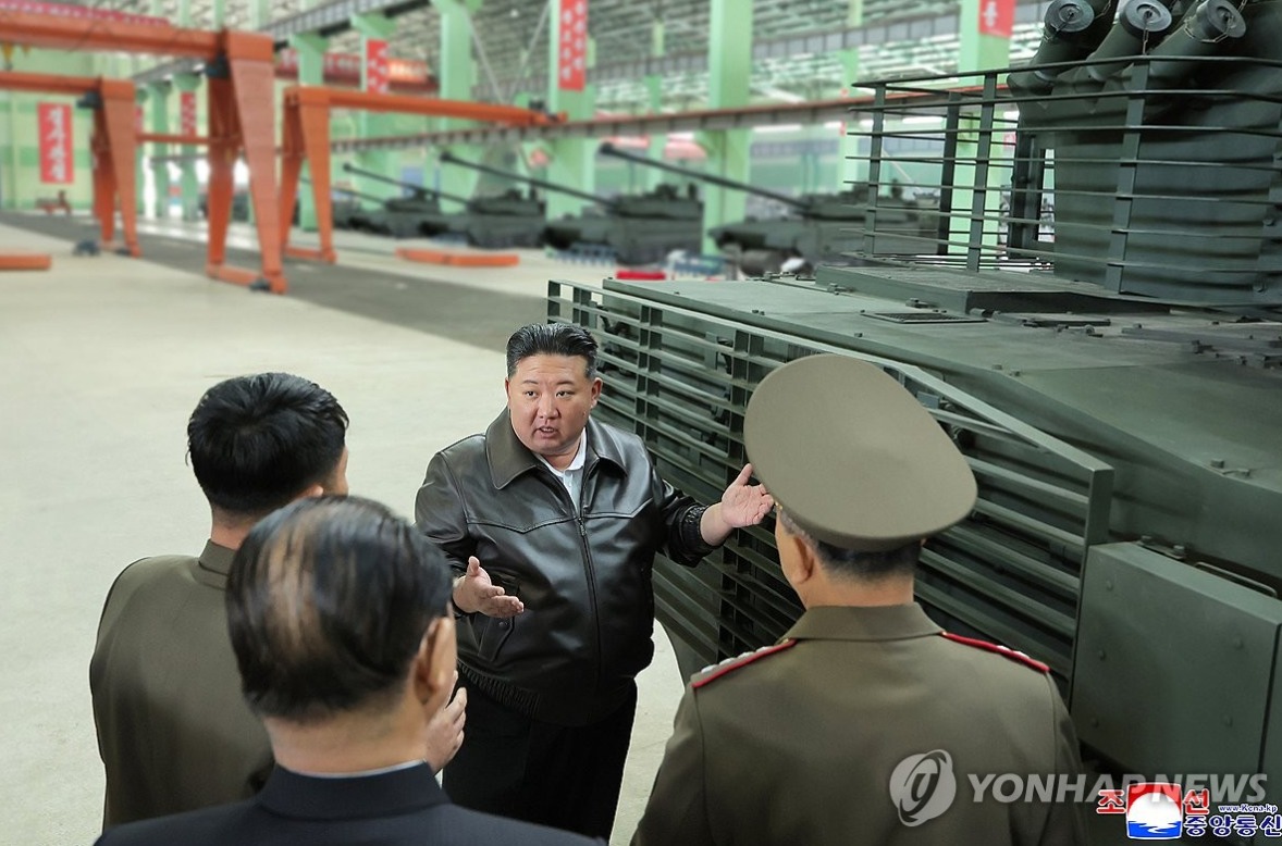 Ким Џонг-ун го посети воениот погон за производство на современи тенкови