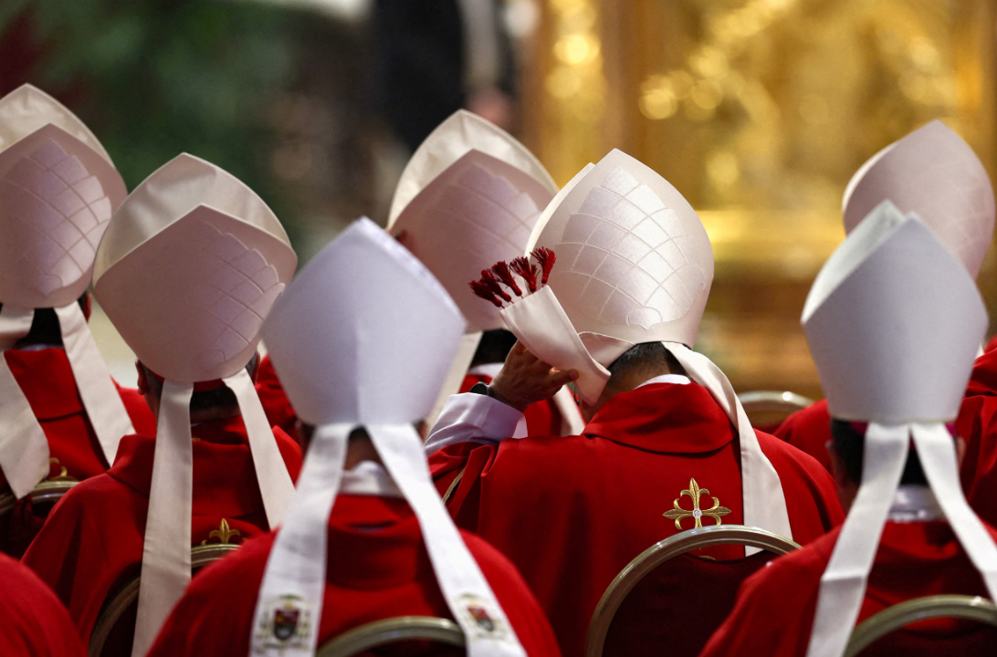 Светот во петок ќе го дознае името на новиот папа