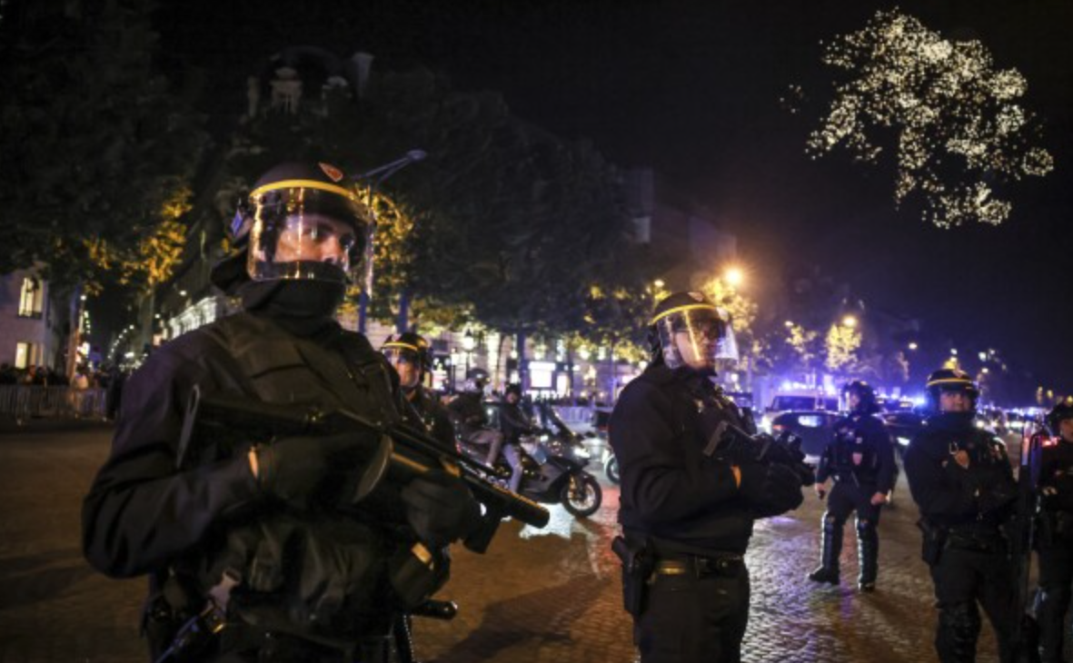 Тројца хоспитализирани и 44 уапсени во нередите после прославата на ПСЖ во Париз