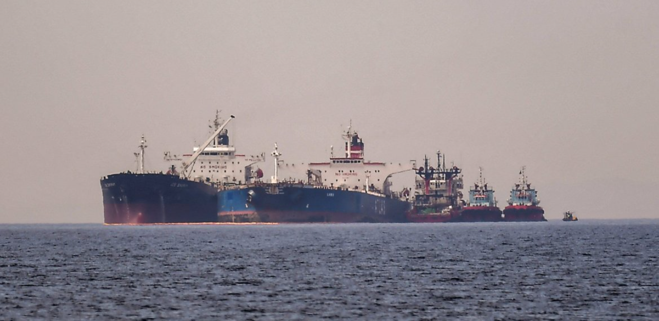 Велика Британија и зададе силен удар на Русија: Санкции за флотата во сенка