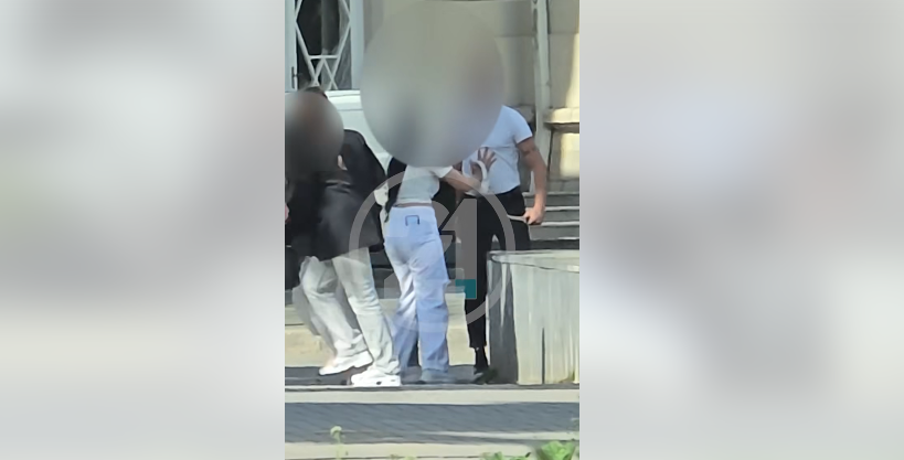 [ВИДЕО] ДРАМА ВО БИТОЛА: Маж со нож се заканувал на Широк Сокак – полицијата брзо го уапсила