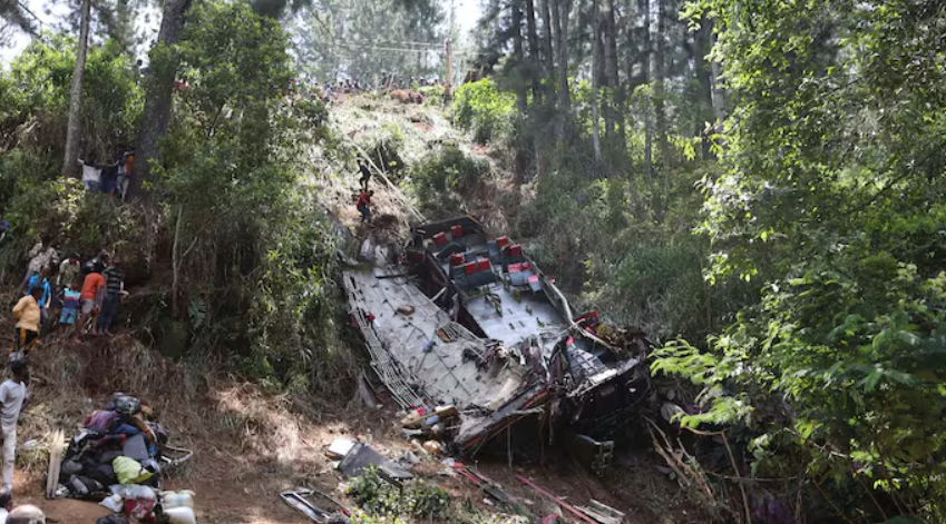 21 лице загина откако автобус излета од карпа во Шри Ланка
