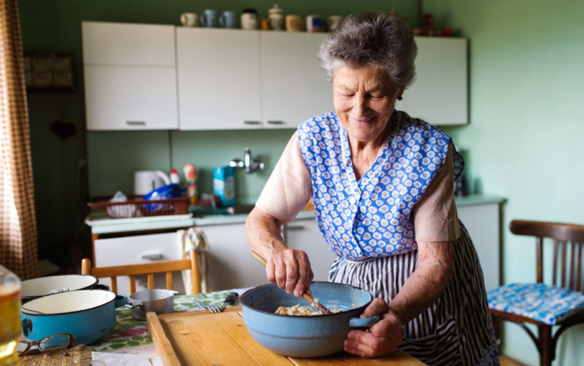 Најдобрите кујнски трикови од нашите баби: Ова ќе ви го олесни животот