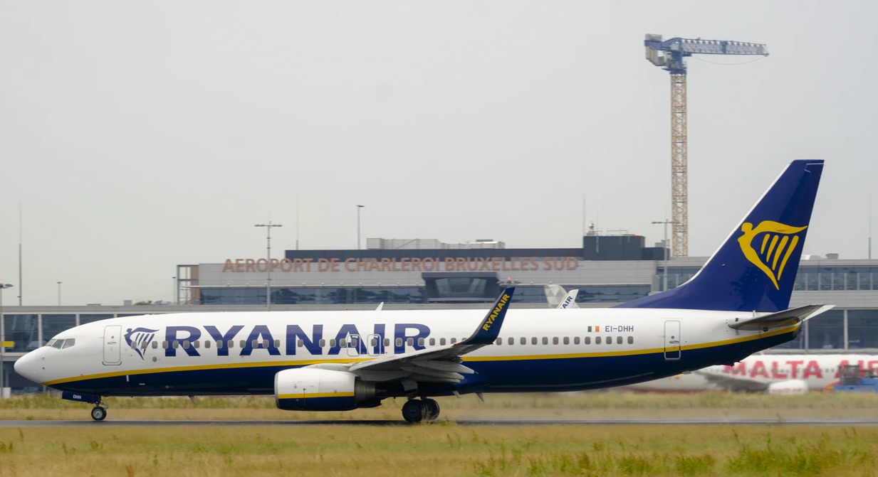 Драма на аеродром во Белгија: Дојава за бомба во авион на “Рајанер”, откажани сите летови