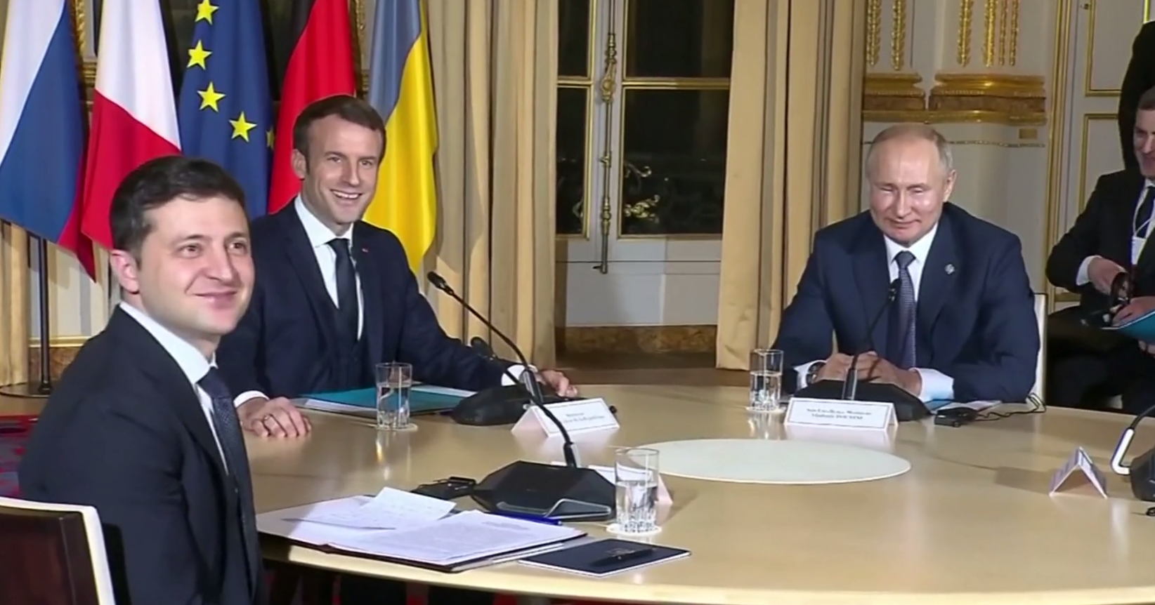 Како поминал првиот состанок помеѓу Путин и Зеленски? “Не се гледаа во очи, ниту пак се ракуваа”