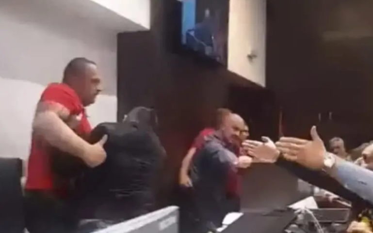 [ВИДЕО] Масовна тепачка во Собрание во Србија