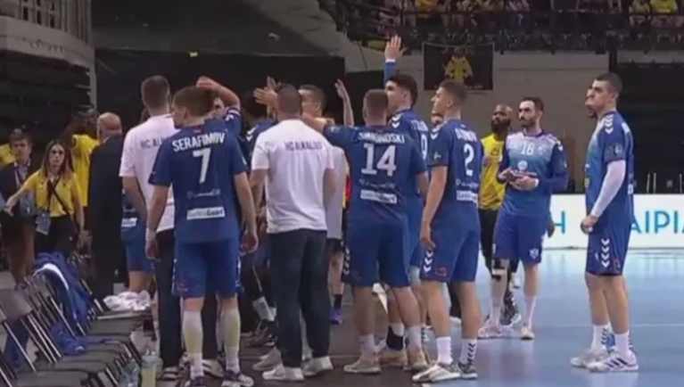 Инцидент во Атина: Митев погоден со предмет во глава