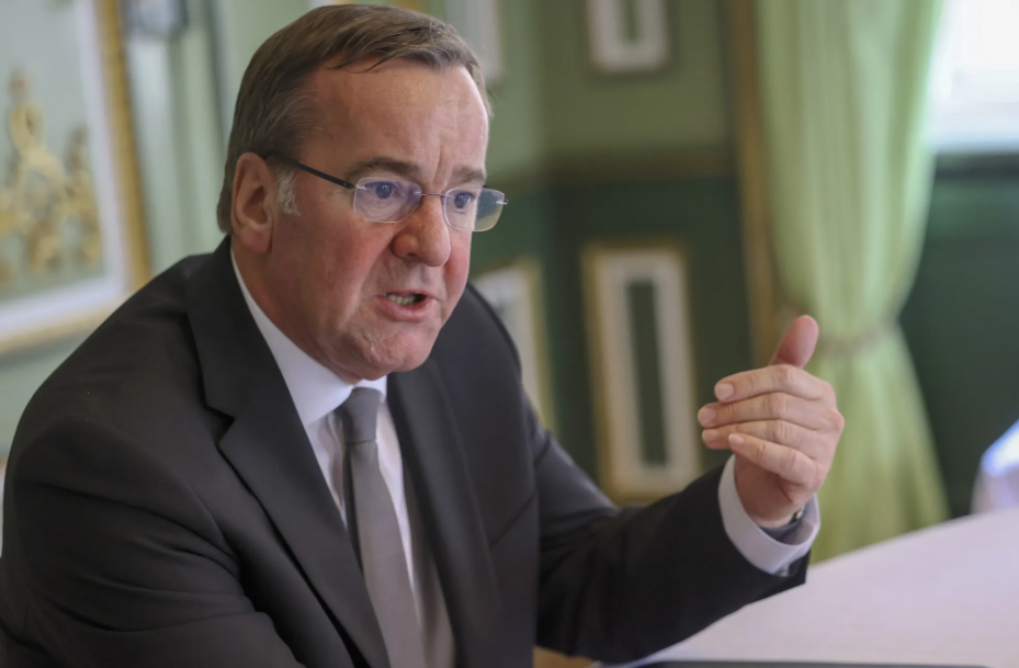 Германскиот министер за одбрана со жестока изјава за Путин: “Тој не е заинтересиран за мир, Русија само купува време”