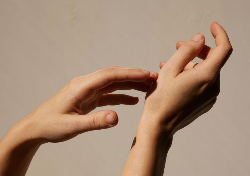 Никогаш повеќе суви и испукани раце: Со една состојка, до кожа мека како свила