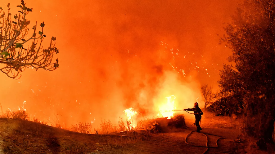 Грција во подготовка за сезоната на пожари: Мобилизирани рекордни 18.000 пожарникари и зголемена флота на дронови