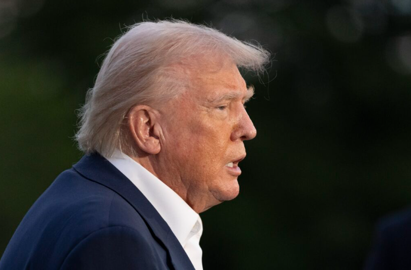 Трамп со нови закани и барања, овој пат до американскиот гигант Apple