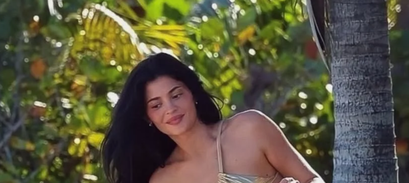 Кајли Џенер во бикини повторно ги привлече сите погледи [ФОТО]