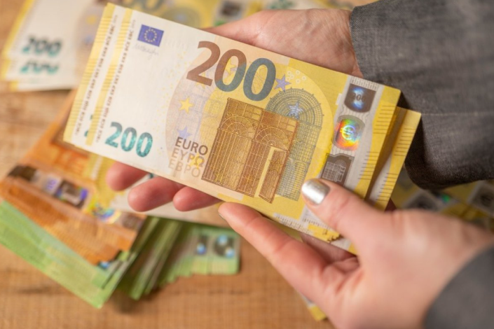 Два хороскопски знаци ги очекува покачување на платата на крајот од месецов – ѕвездите на нивна страна