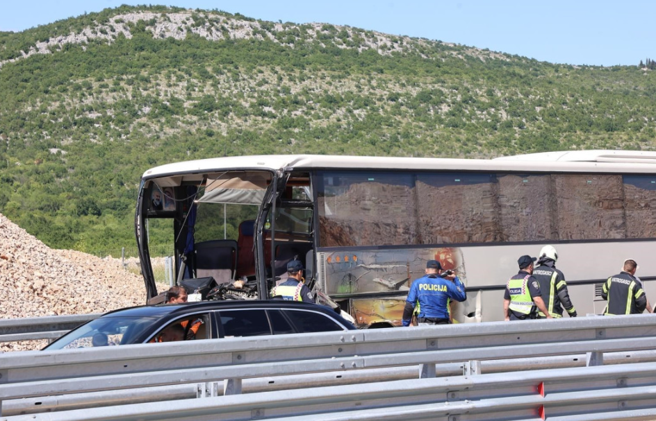 Дванаесет повредени во судар на два автобуса кај Сплит
