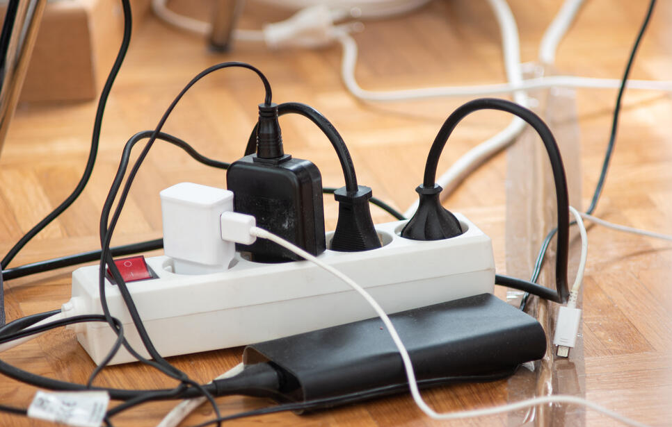 Овој уред никогаш не го вклучувајте во продолжен кабел