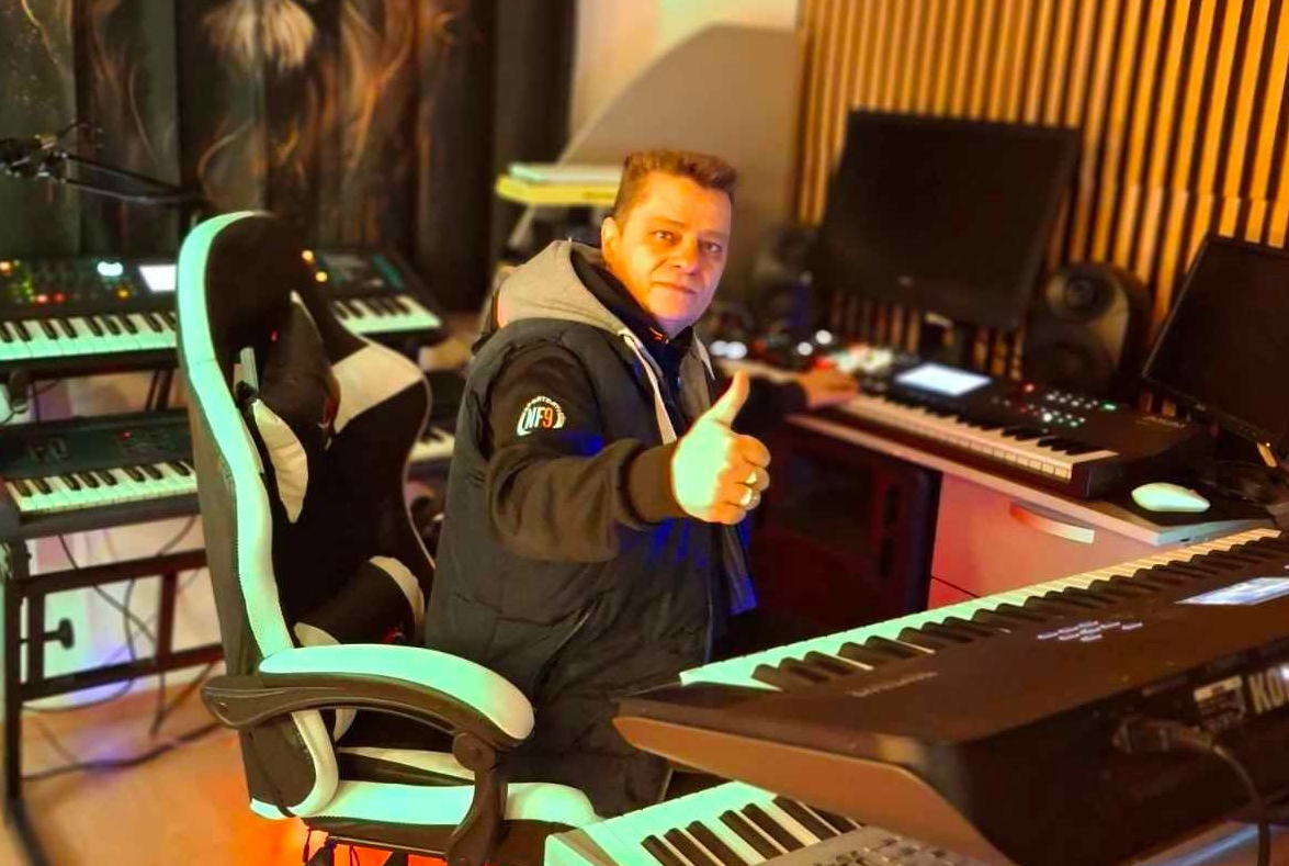 Саше Георгиев со нова песна „Мислам на тебе“ – македонскиот пејач и аранжер работи и со турската ѕвезда Четин Гундер!