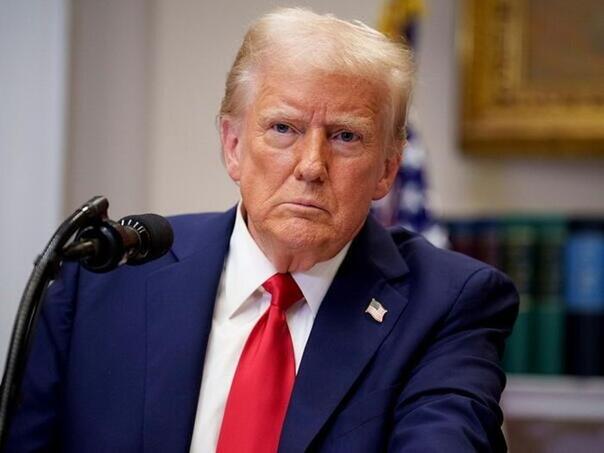 Трамп: Нам ни требаат тенкови и вештачка интелигенција, а не маици и патики