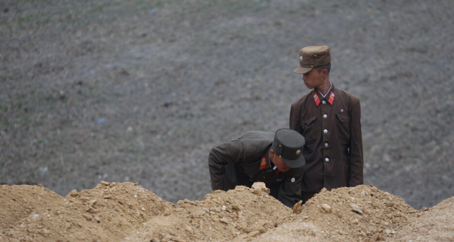 Ким Џонг Ун испраќа деминери и градежни работници во Курската област