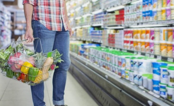 ПАРИ: ЖИВОТОТ ПОСКАПЕЛ ЗА 3,3% – храната и угостителството најмногу ги зголемиле цените