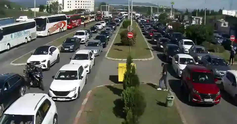 Гужви на границите во Македонија: Еве колку време се чека за влез и излез од државава