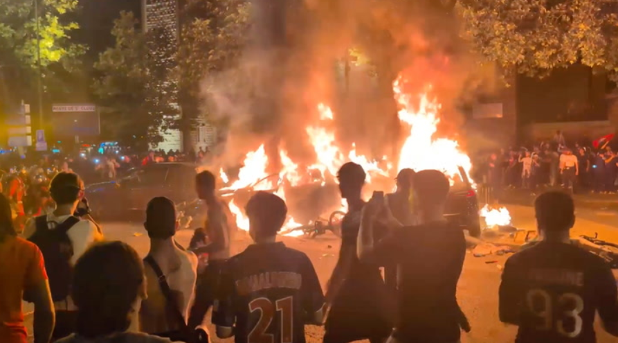 Крвава ноќ во Париз по триумфот на ПСЖ: Двајца загинати, стотици уапсени