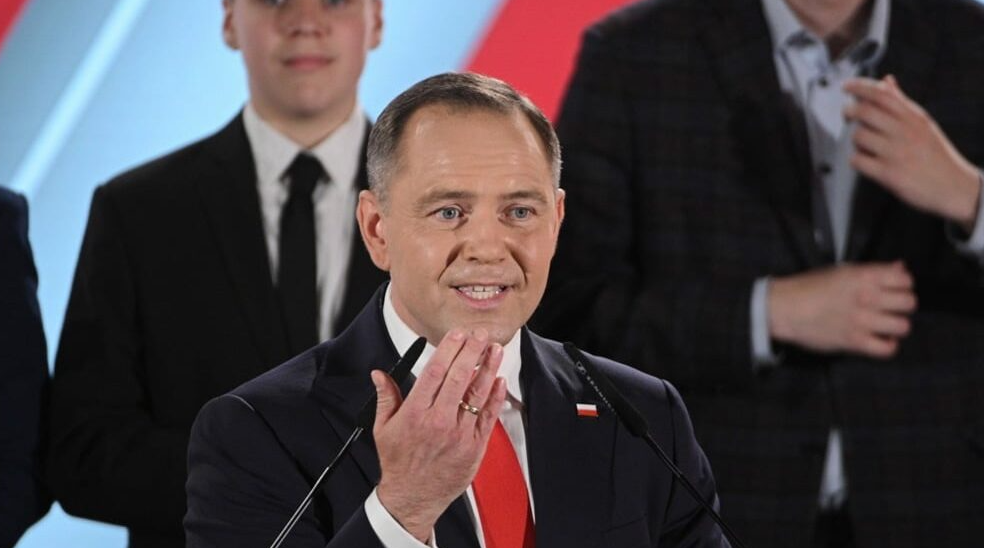 Карол Навроцки е нов претседател на Полска – тесна победа на кандидатот на десницата