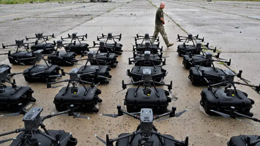Велика Британија ќе и испрати 100.000 дронови на Украина