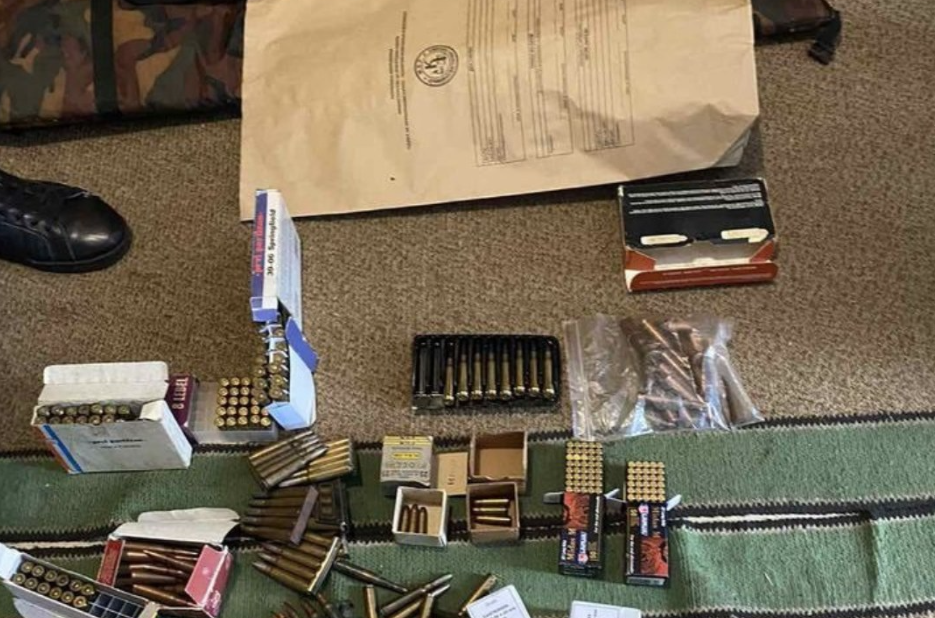 Пронајдено оружје и муниција во Гостивар, приведено едно лице
